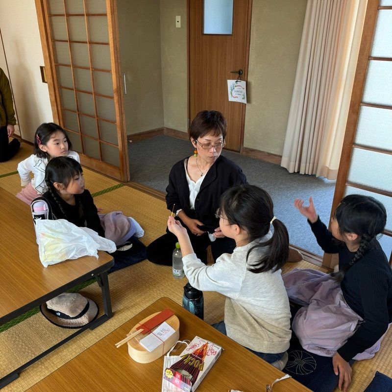 地域を歩いて学ぶフィールドワークの様子
