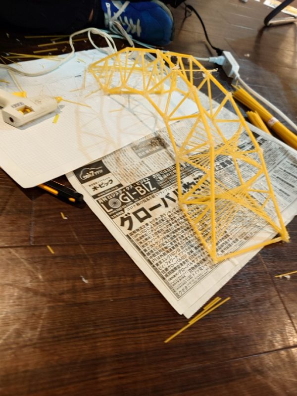 パスタでつくった橋の構造模型